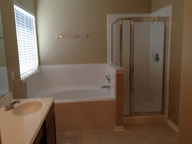 Building Photo - 1052 Shadow Glenn Dr