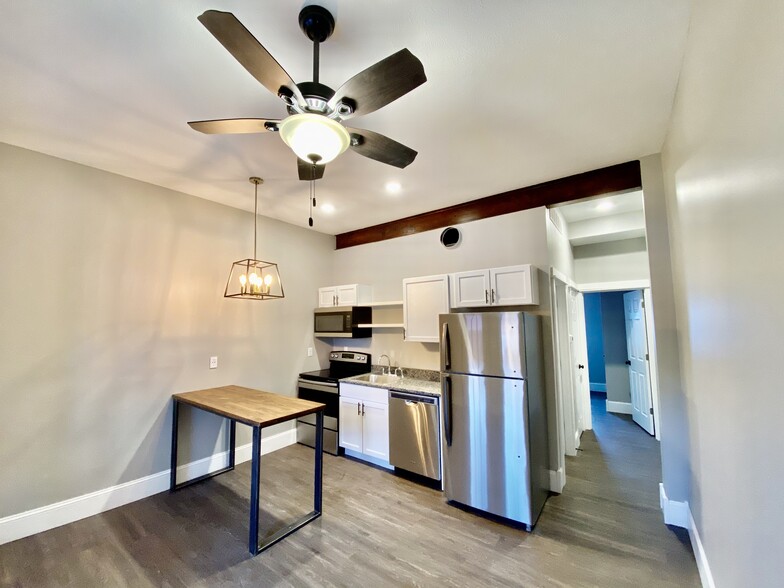 Building Photo - Iron Horse Flats