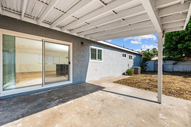 Building Photo - 4922 Tierra Baja Way
