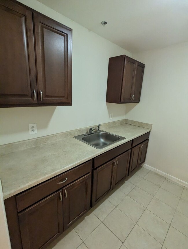 Building Photo - Impeccably maintained SFH in Clarksburg re...