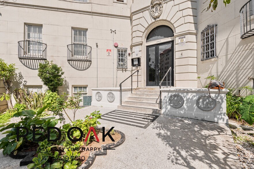 Building Photo - 2505 W 6th St