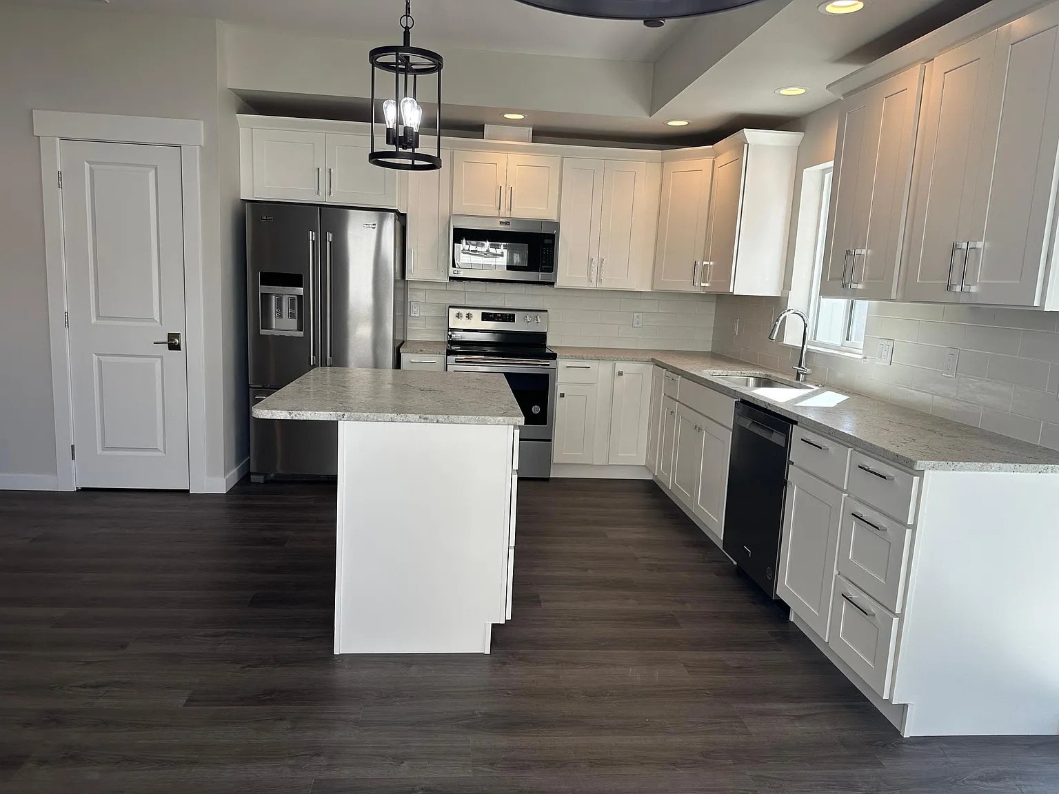 Building Photo - 910 Poplar Ave