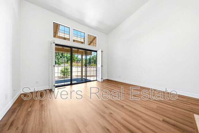 Building Photo - 2033 Raphael Ct