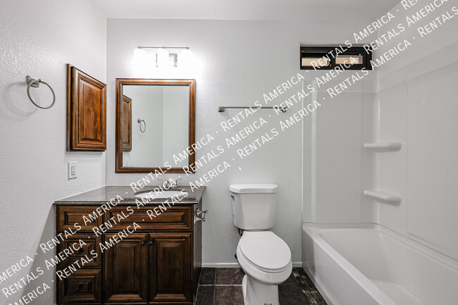 Building Photo - 967 E Rockwell Dr