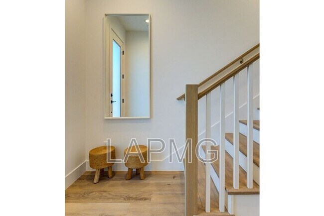 Building Photo - 6016 Comey Ave