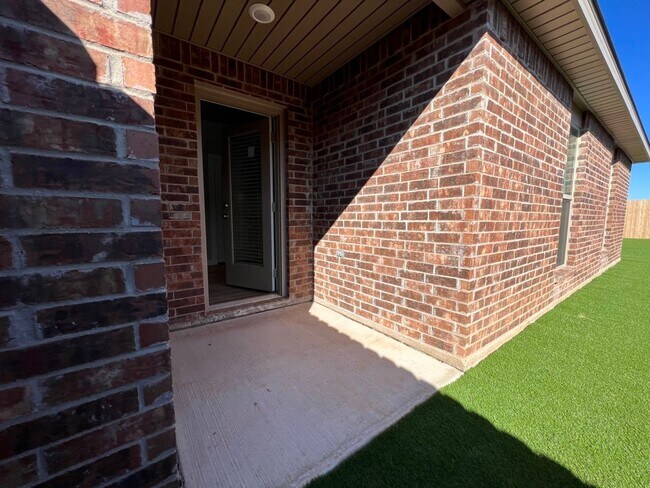 Building Photo - 3 Bedroom Townhome In Harvest Wolfforth!