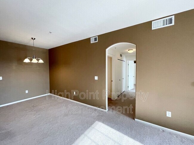 Building Photo - 3045 Blue Sky Cir