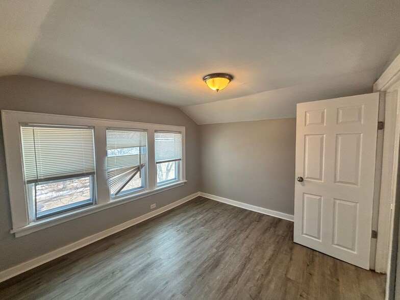 Building Photo - 15525 LaSalle St