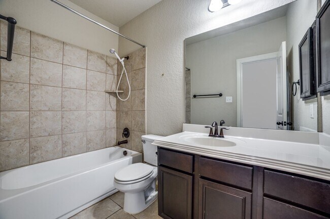 Building Photo - GORGEOUS 4-BEDROOM IN BELTERRA