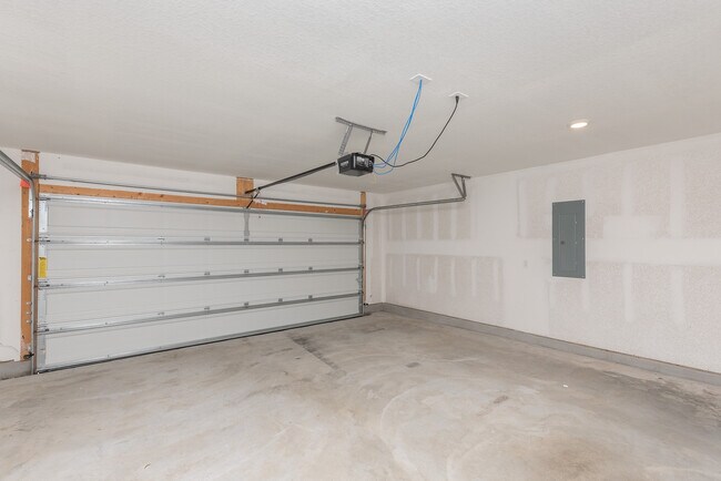 Building Photo - 5720 Blackhorse Cir