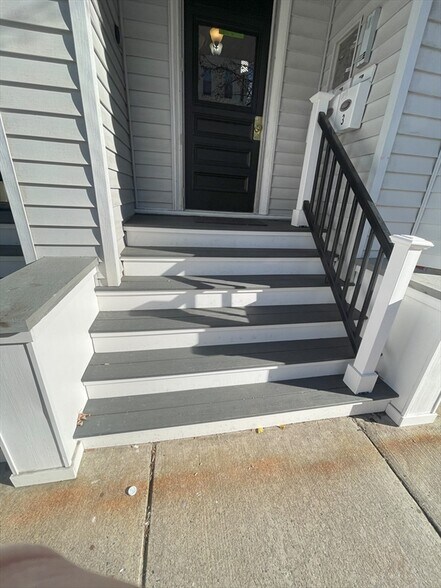 Building Photo - 180 L St