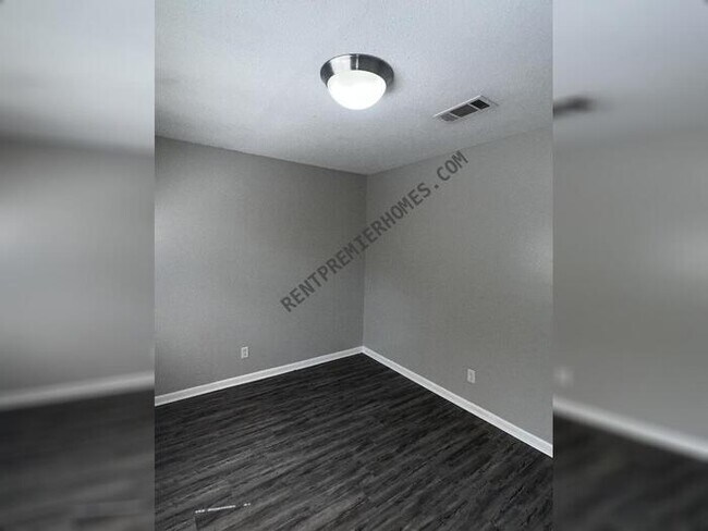 Building Photo - 405 Paula Dr