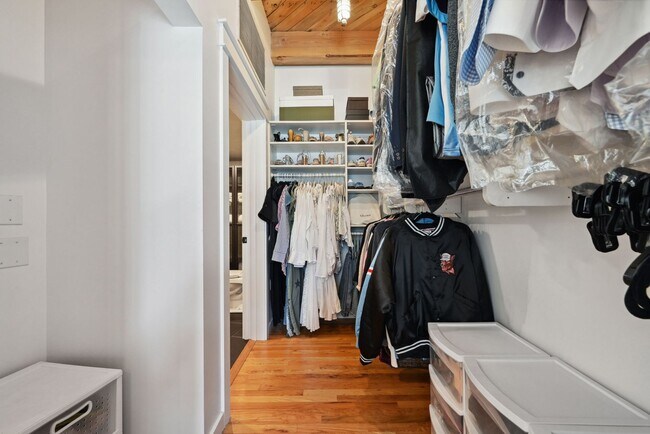 Building Photo - Luxurious Corner 2 BR/ 2 BA Franklin Loft ...