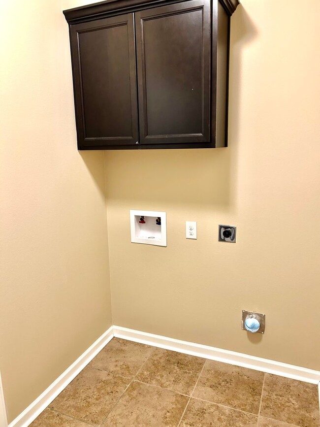Building Photo - Keystone of Galvez