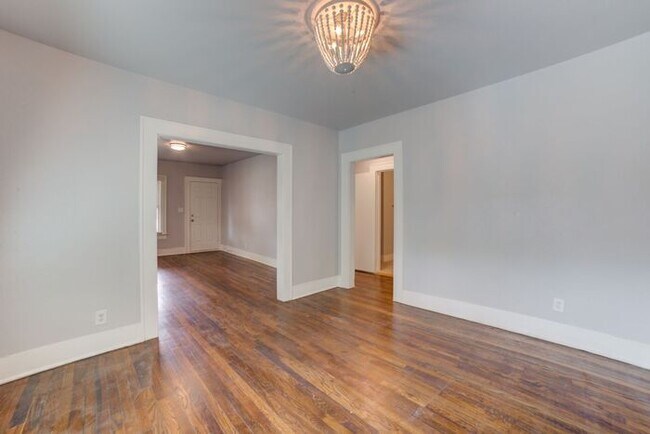Building Photo - Charming Craftsman 3/1 Home Next To TU!