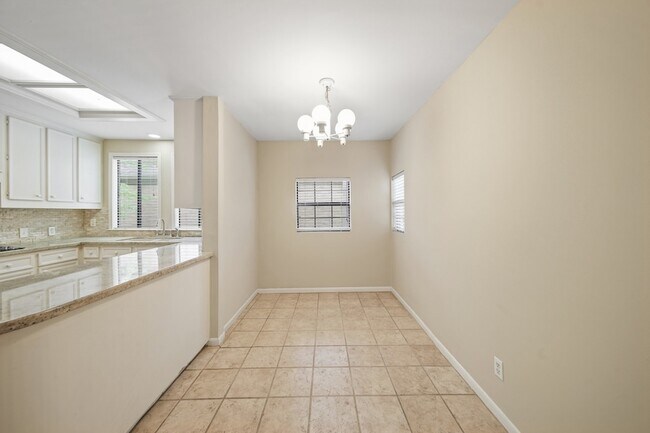 Building Photo - 130 Sugar Berry Cir