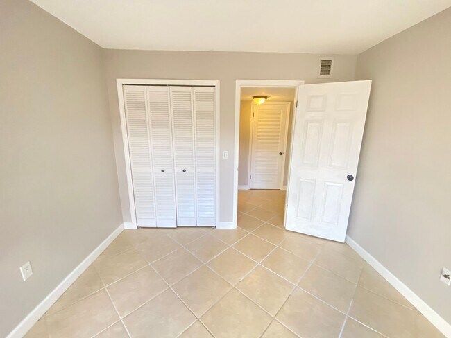 Building Photo - 1718 Gulfview Dr