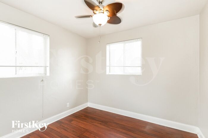 Building Photo - 3763 SW 17th St