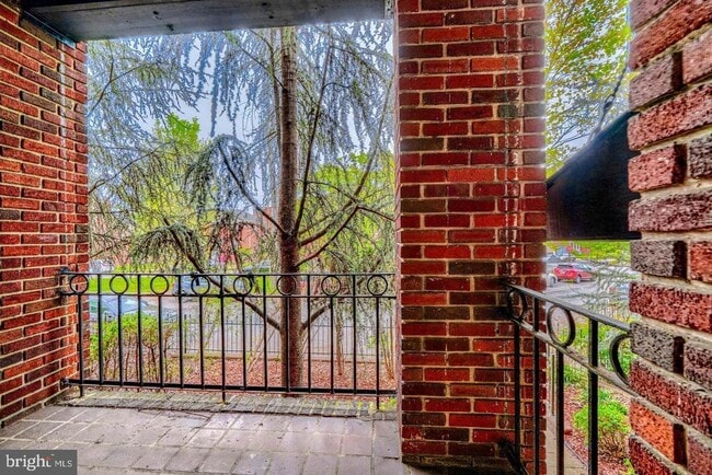 Building Photo - 2202 Park Ave