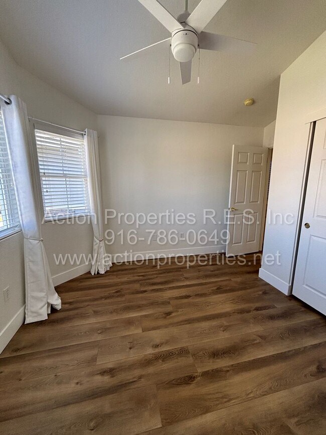 Building Photo - 6000 Buggy Whip Ln