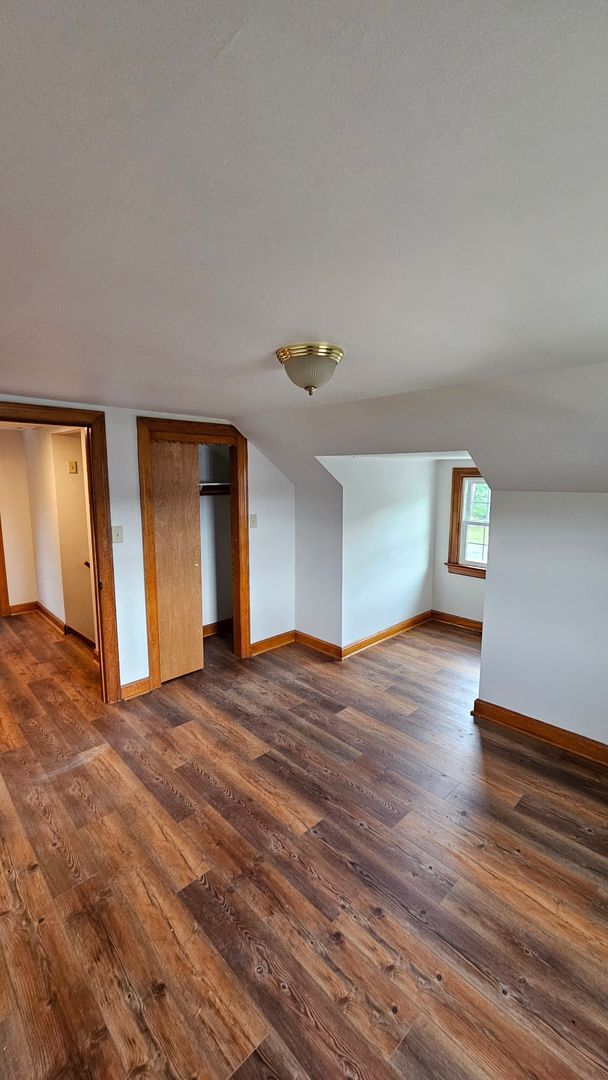 Building Photo - 3 Bedroom Single Family Home