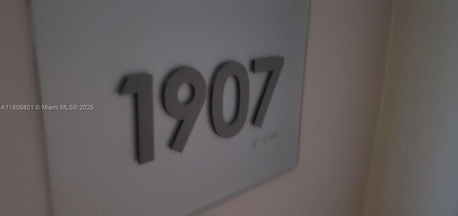 Building Photo - 1100S S Miami Ave