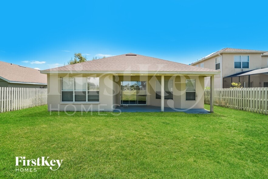 Building Photo - 14330 Estrella Dr