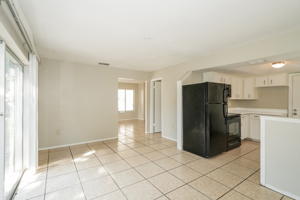 Building Photo - 856 Buttercup Dr