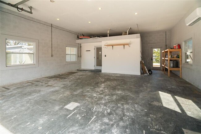 Building Photo - 4543 Carson St NE