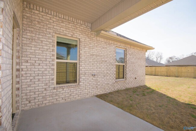 Building Photo - 12605 Juniors Dr