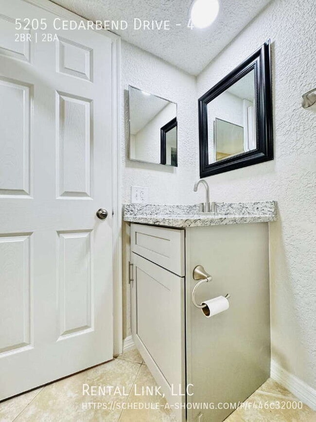 Building Photo - 5205 Cedarbend Dr