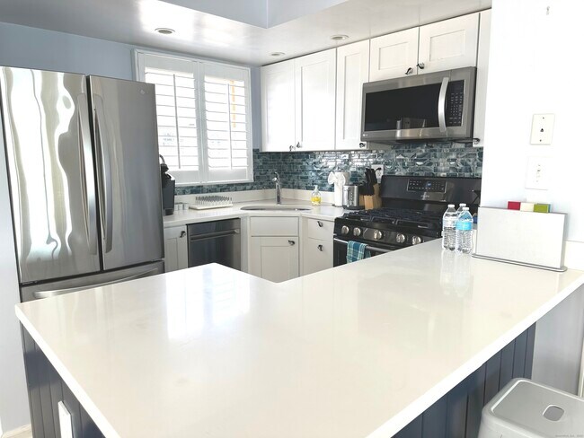 Building Photo - 2149 Fairfield Beach Rd