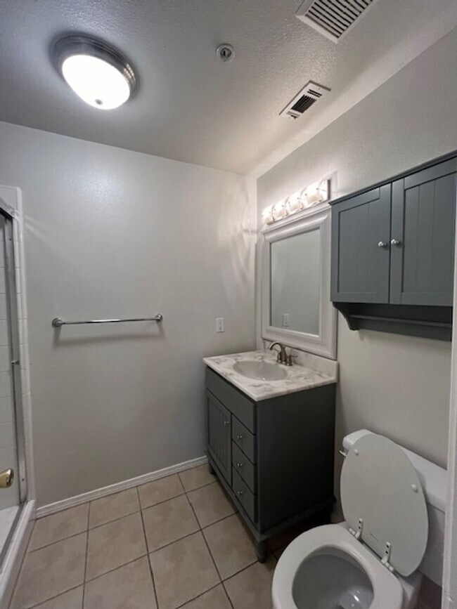 Building Photo - 1144 Walnut St