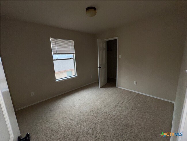 Building Photo - 6808 Rosita Oak Dr