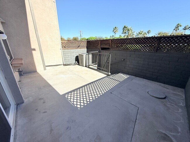Building Photo - 266 E Via Escuela