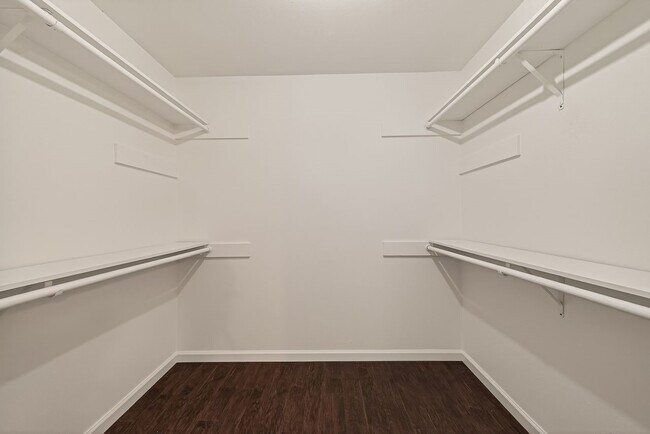 Building Photo - 1007 Apache Falls Dr