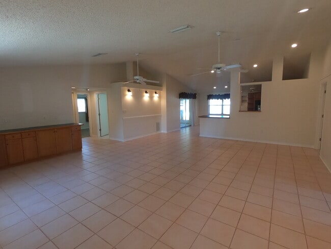 Building Photo - 4063 Prescott St