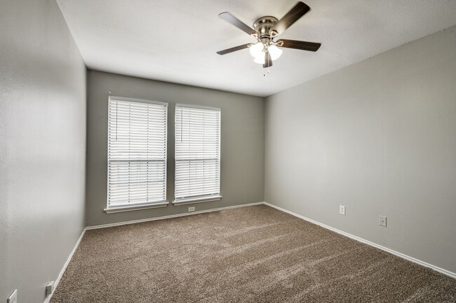 Building Photo - 115 Peachtree Ct