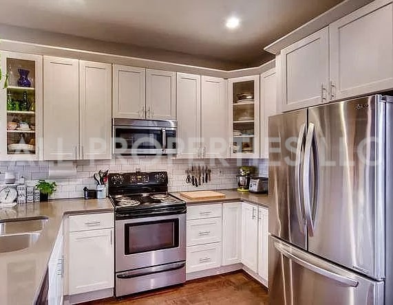Kitchen - 1319 E 27th Ave