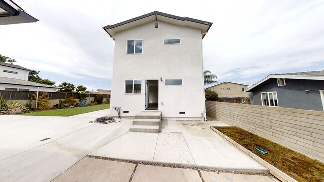 Building Photo - 4BD/2BA on Montezuma  (Lease out, pending ...