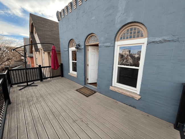 Building Photo - $1000 Move in Special - Beautiful 2 bed 1 bath in unit W/D, renovated kitchen, walkability!