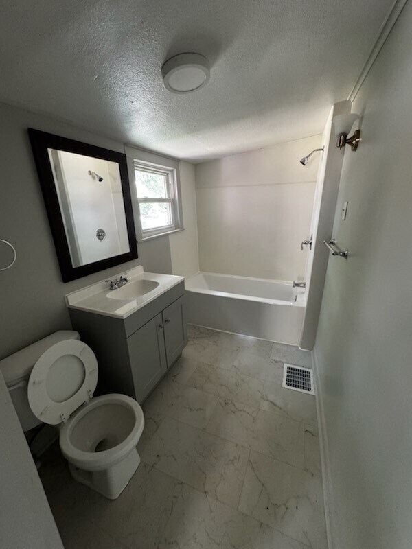 Building Photo - 229 N 15th St