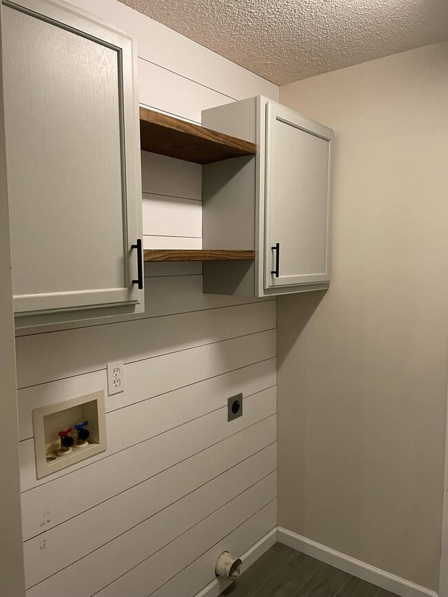 Building Photo - 512 Lejeune Dr