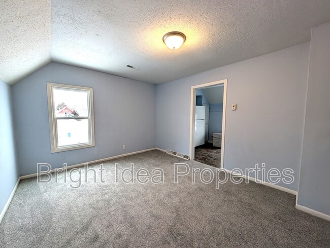 Building Photo - 538 Charles Ave