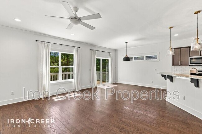 Building Photo - 17 Woodbridge Park Dr