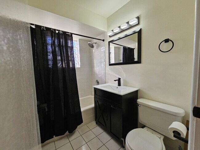 Building Photo - 6862 W Lode Dr