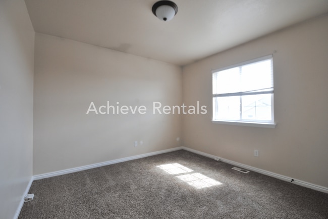 Building Photo - 2604 W 500 N