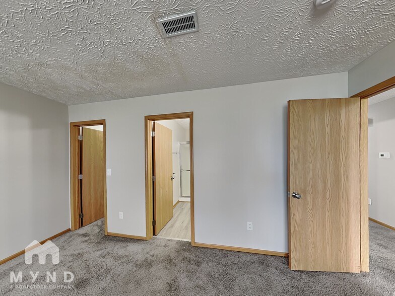 Building Photo - 362 Ashford Ave