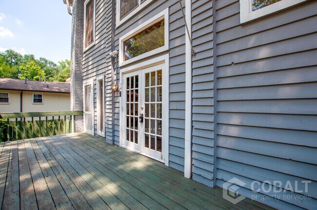 Building Photo - 856 Monroe Dr NE