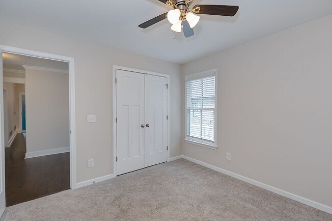 Building Photo - 2033 Cherokee Dr